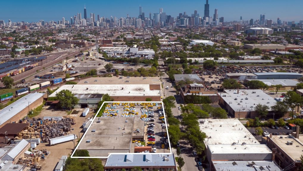 2738 West Fulton Street Headshot